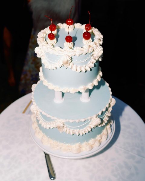 Retro Wedding Cakes are Making a Comeback