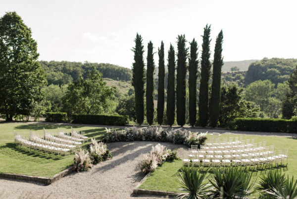 Striking Seating Arrangements to Transform Your Wedding Ceremony on Getting Hitched, The Best Wedding Vendors and Venues