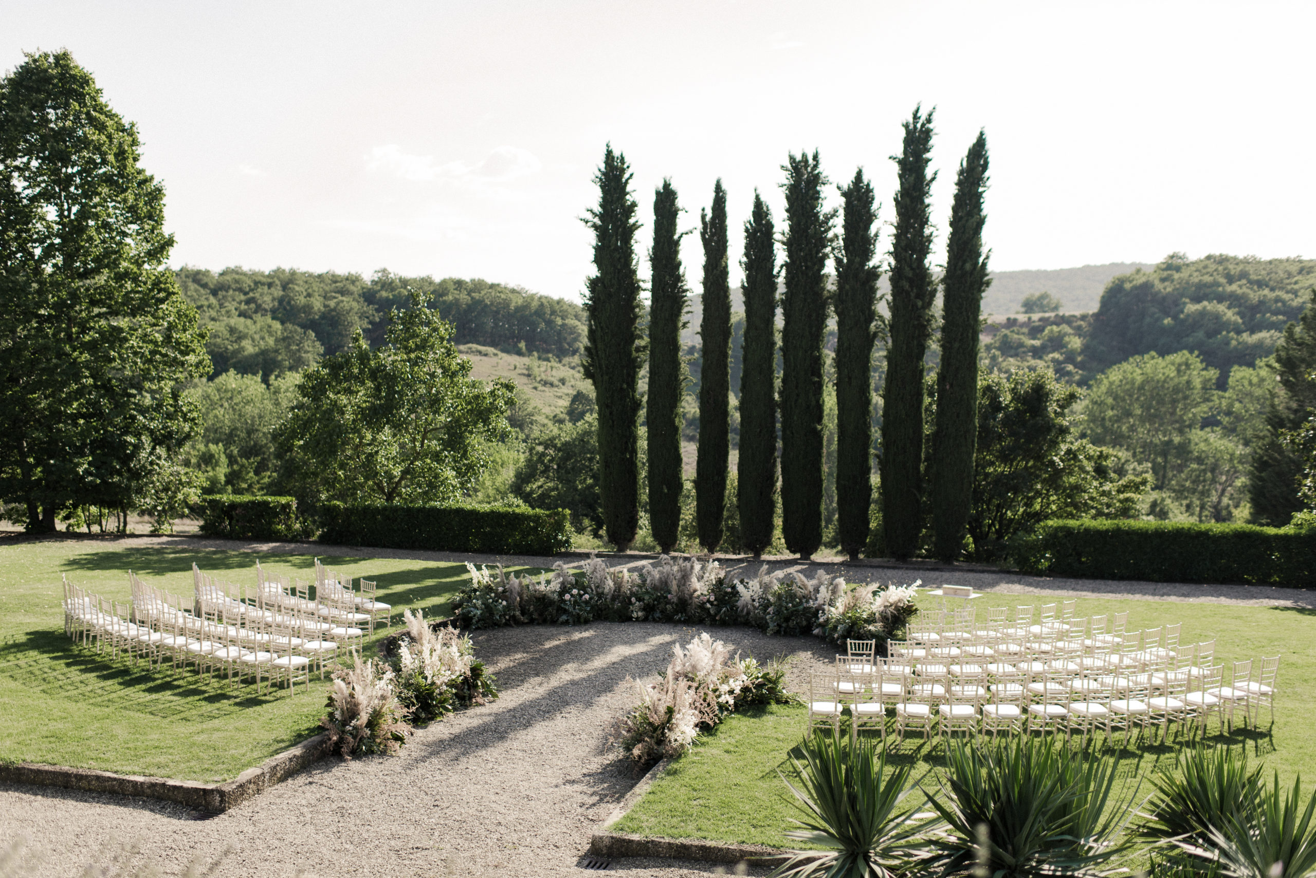 Striking Seating Arrangements to Transform Your Wedding Ceremony