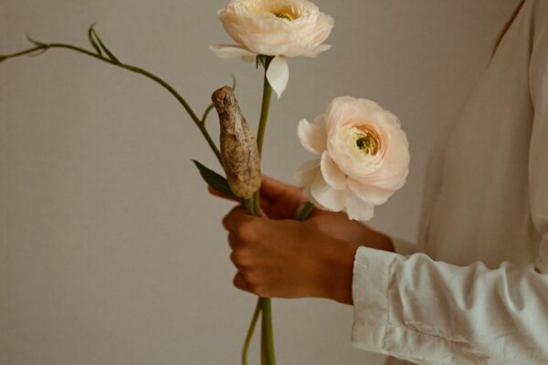 The Quiet Confidence of Sculptural Wedding Flowers